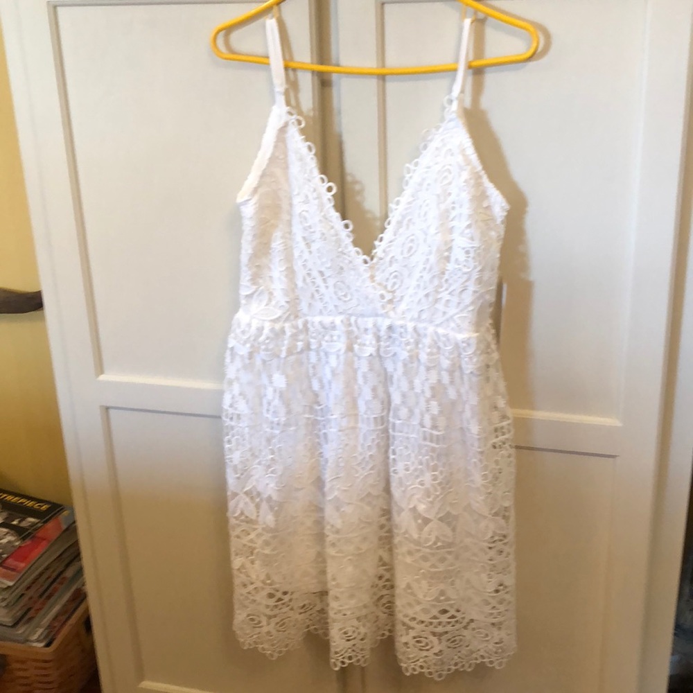 NWT TOBI White Lace Lined “V” Sundress Size Large